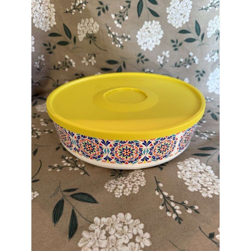 Tupperware Fiesta Bowl 10.5 Cup Large Salad Serving Dish Lemon Yellow & White